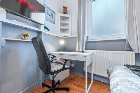 2-Bed Flat•Free Parking•Free WiFi•Sleeps 
4 • NG7