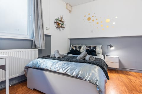 2-Bed Flat•Free Parking•Free WiFi•Sleeps 
4 • NG7