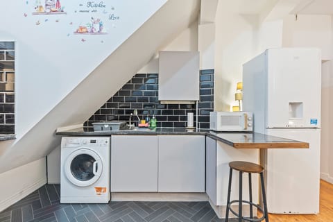 2-Bed Flat•Free Parking•Free WiFi•Sleeps
4 • NG7