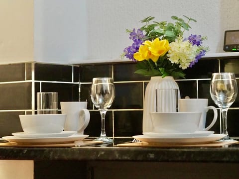 2-Bed Flat•Free Parking•Free WiFi•Sleeps
4 • NG7
