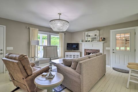 Living Room | Smart TV | Free WiFi
