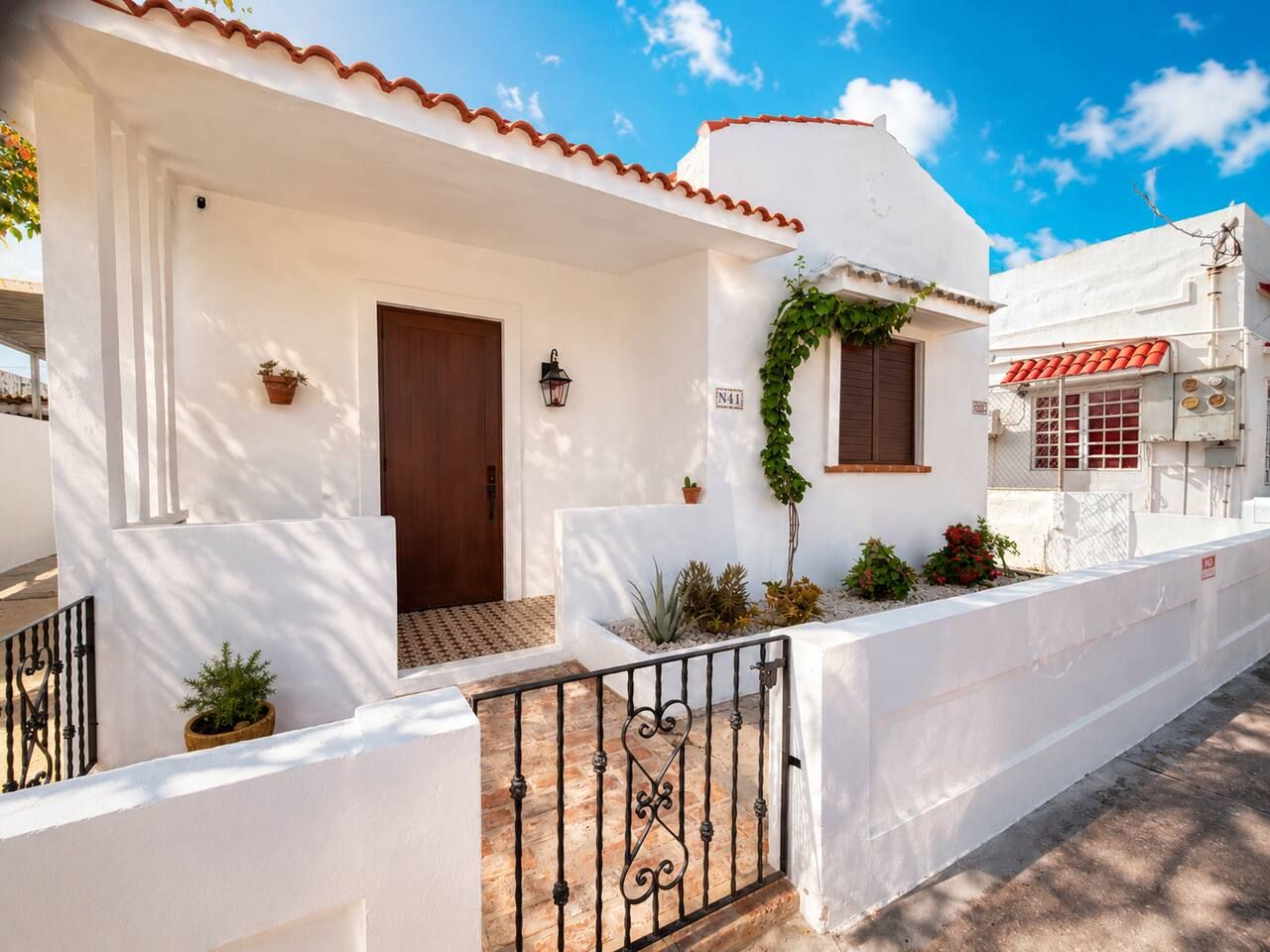 Casa Oliver 1941 by the Sea, Sleeps 8