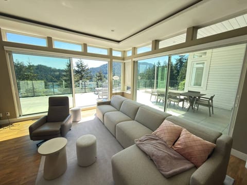 Bowen Island Ocean Retreat | Whole House | Hot Tub