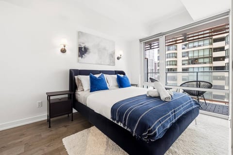 Steps to Wellesley Station| Balcony | Central Stay