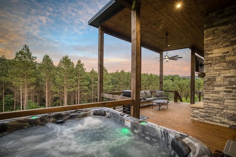 The Wellness & Wine Retreat Hot Tub
