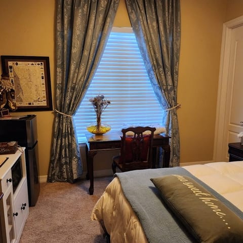 The Cozy Room image 5