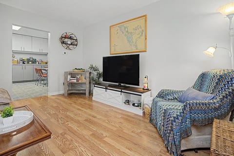 Riverside Retreat 2BR Cozy Bungalow in Parry Sound image 4