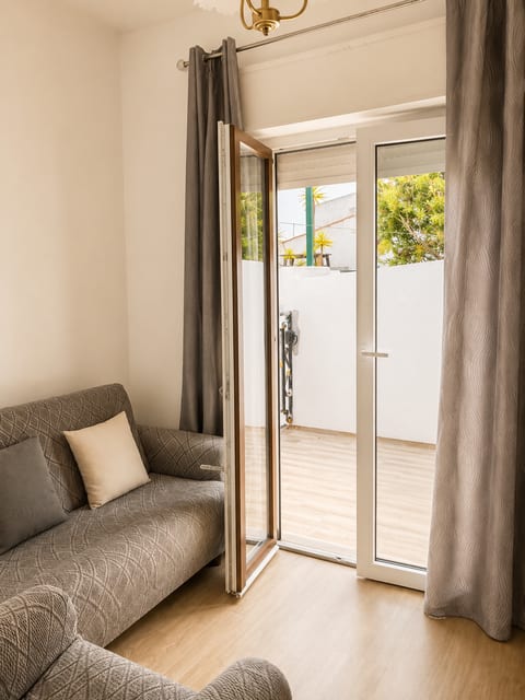 Casa da Encosta - Sunny Terrace in Aljezur