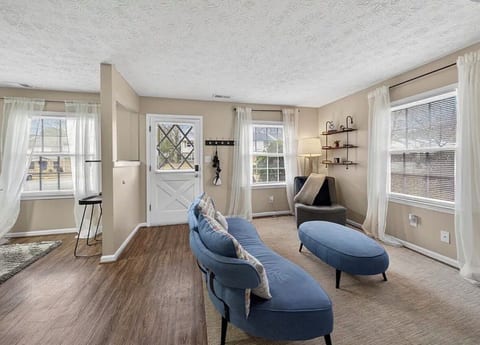 Auburn 4BR Townhome| Game Day, Family & Long Stays