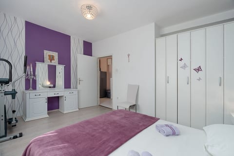 Apartments Family Gligora - Unit 48334-61