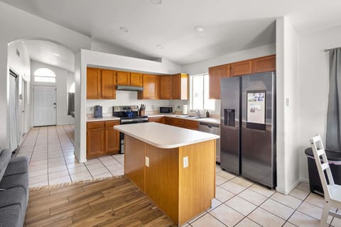 Glendale Pool Retreat | Spa, Golf & Games