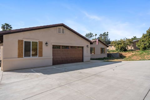 * Luxury Oasis Compound with Hot Tub + 3 Homes! *