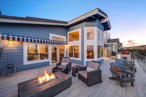 *Beautiful Ocean View Home! *Walk to the Beach*