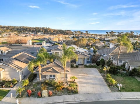 *Beautiful Ocean View Home! *Walk to the Beach*