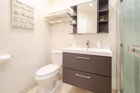 San Diego Retreat ·Jacuzzi + Billiards +Sleeps 12!