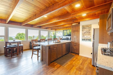 San Diego Retreat ·Jacuzzi + Billiards +Sleeps 12!