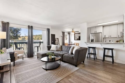 Cozy Condo with Pool, SPA + 10 mins to the beach!