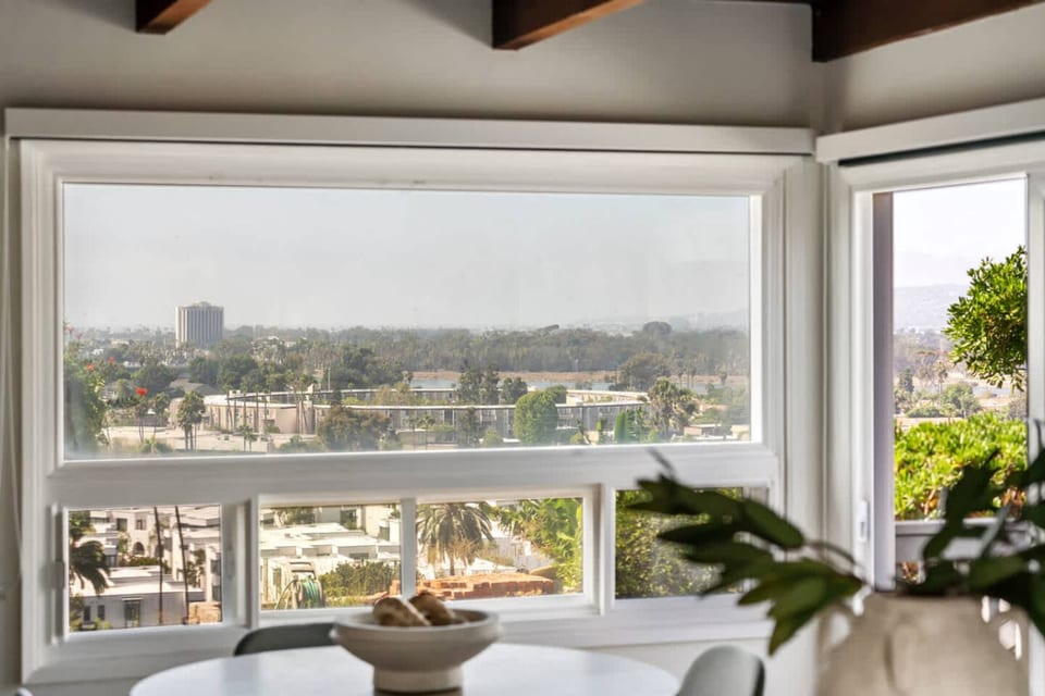 NEW Cozy, Modern Home with Hot Tub and Ocean Views - San Diego