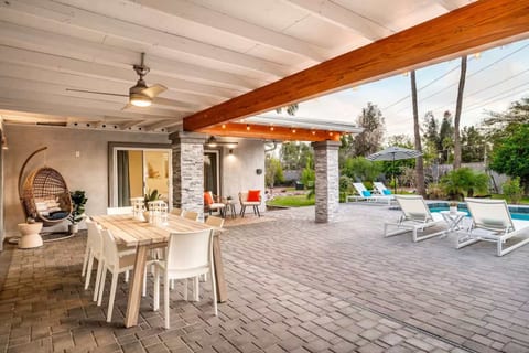 FREE Heated Pool! 5 Bedroom Oasis with Game Room!