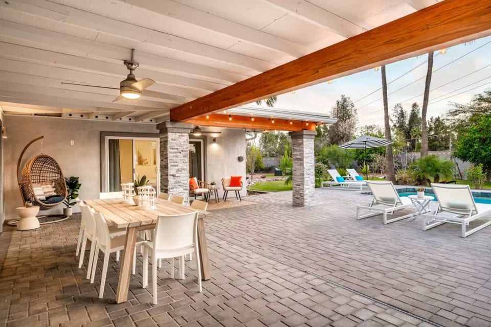 FREE Heated Pool! 5 Bedroom Oasis with Game Room! - Scottsdale