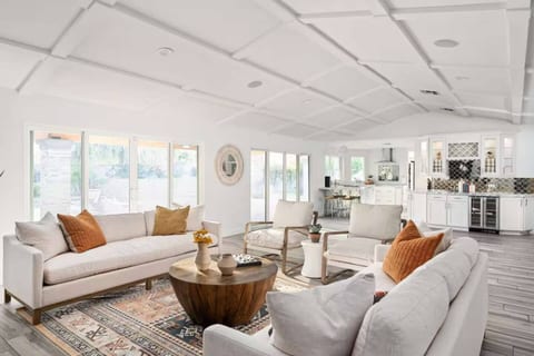 FREE Heated Pool! 5 Bedroom Oasis with Game Room!