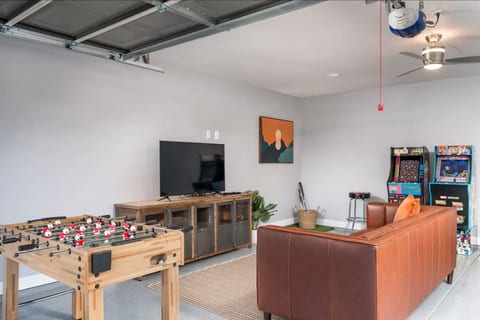 FREE Heated Pool! 5 Bedroom Oasis with Game Room!