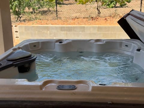 Always hot! Jacuzzi for the family!