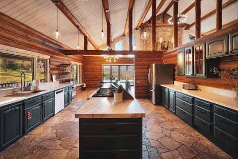 Grand Alpine Estate | Reunions & Special Occasions