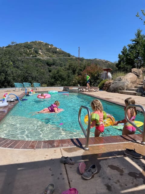 Perfect Mountain Retreat | Modern Amenities | Pool