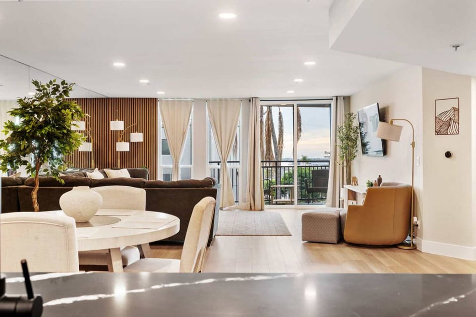 Bay View Penthauz Monthly Rental, 2 parking spots! - San Diego