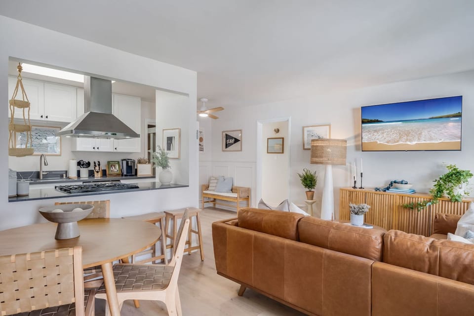 Boho Vibes | Steps from Pacific Beach | Sleeps 8! - San Diego