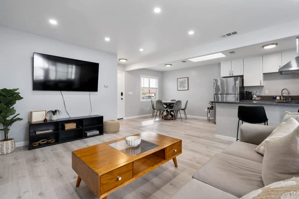 Cozy Clean Family Home - Central to everything! - San Diego
