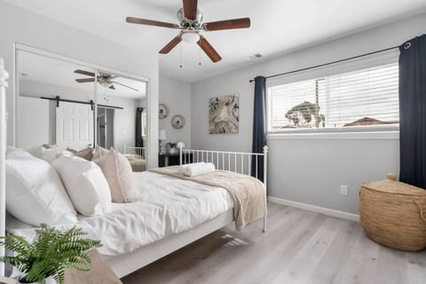 Cozy Clean Family Home - Central to everything!