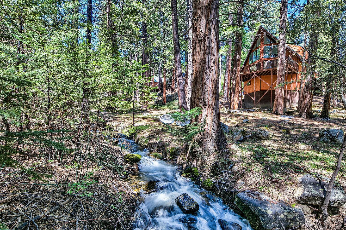 3BR + Loft Cabin Near South Lake Tahoe & Skiing