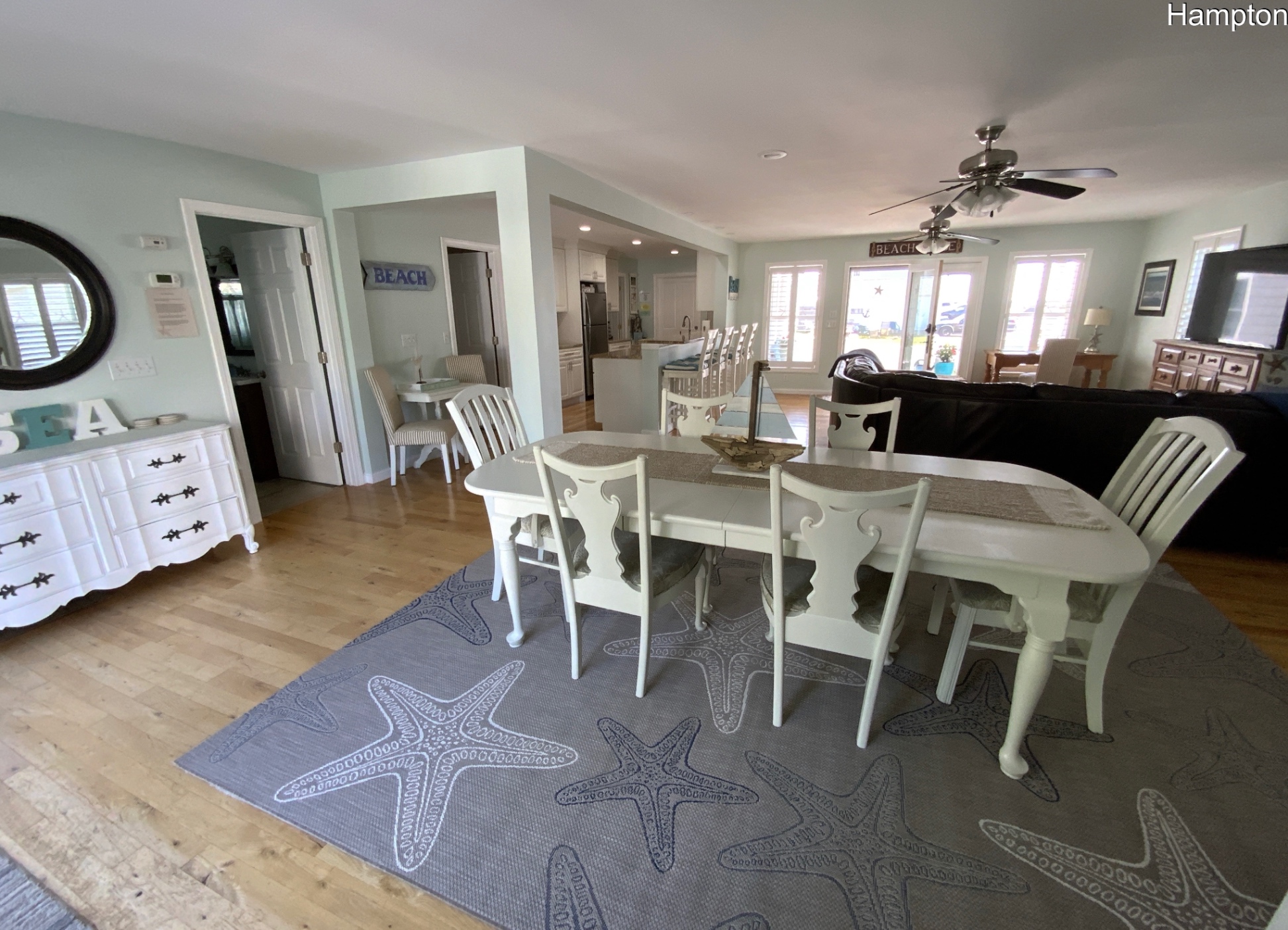 Open concept living Open concept living - The Beach House - Hampton