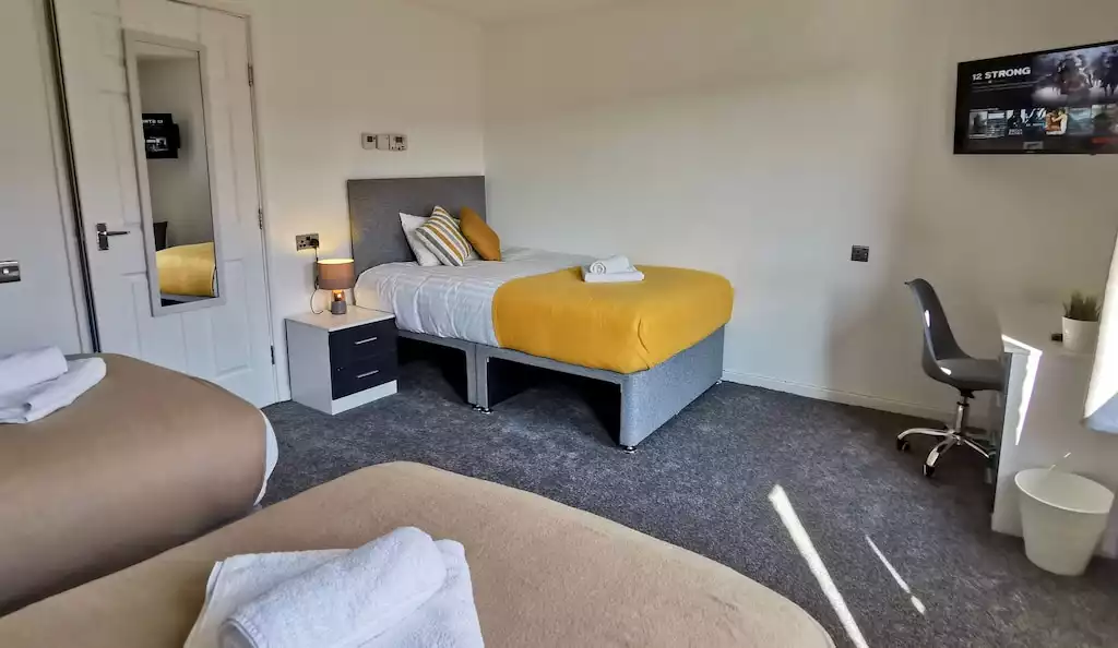 beautiful-6-bedroom-with-9-beds/