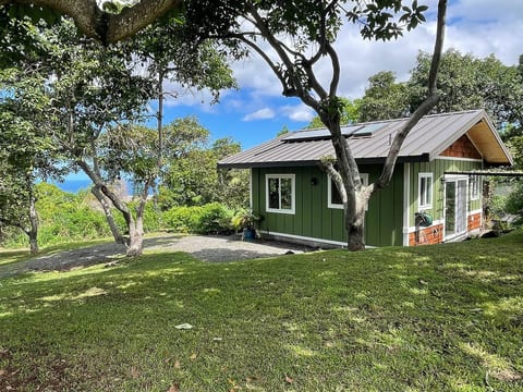 Your very own avocado cottage tucked away on the slopes of Hualalai.