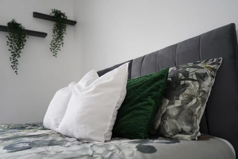 Modern Family Home | Private Garden & Free Parking image 3