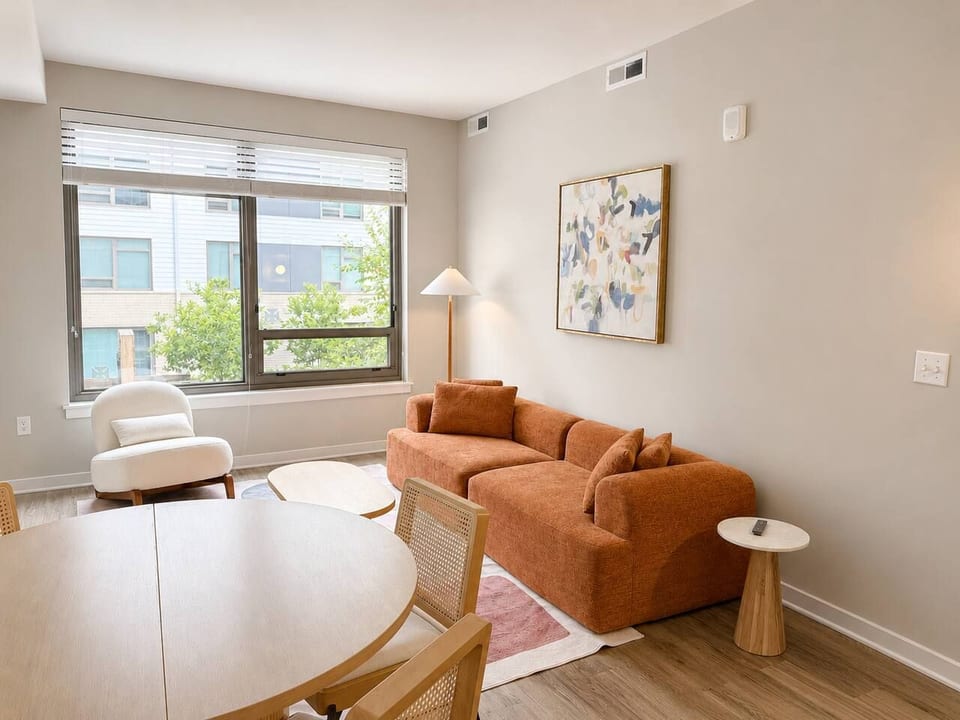 Colorido + Roble 2BR|Caminando al Metro y Centro Comercial |Arlington - Arlington