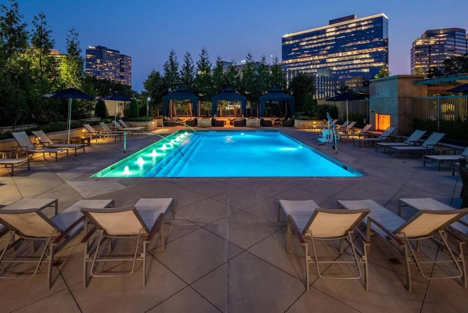 Unité de coin de luxe | Vues panoramiques | 2 chambres | BTH Tysons - McLean