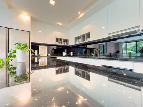 Star Hill 1BR | Work Desk, Pool & Gym