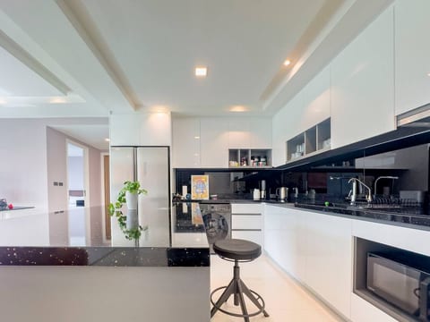 Star Hill 1BR | Work Desk, Pool & Gym