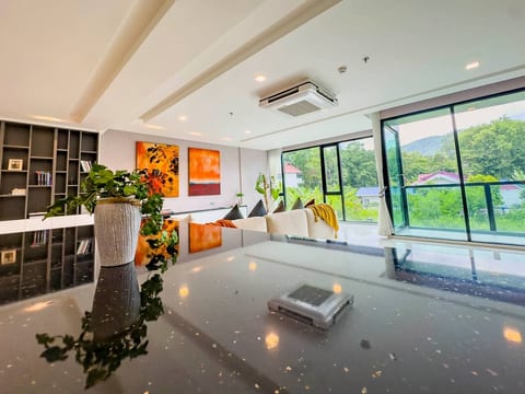 Star Hill 1BR | Work Desk, Pool & Gym