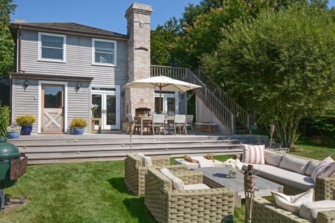Outdoor Dining with Outdoor Bar Lounge Seating 