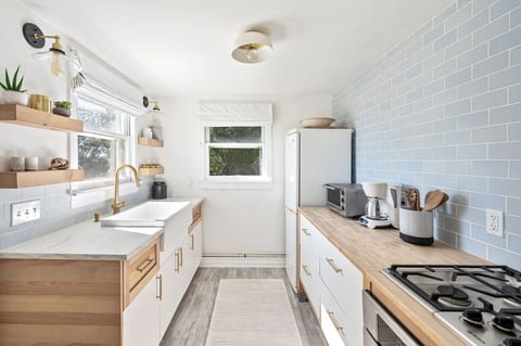 Cottage Kitchen 