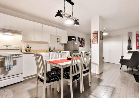 Sleek Downtown 1BR Apt