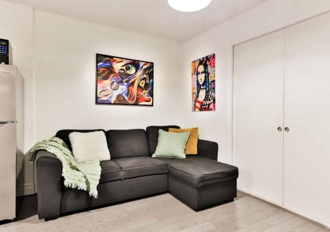 Sleek Downtown 1BR Apt