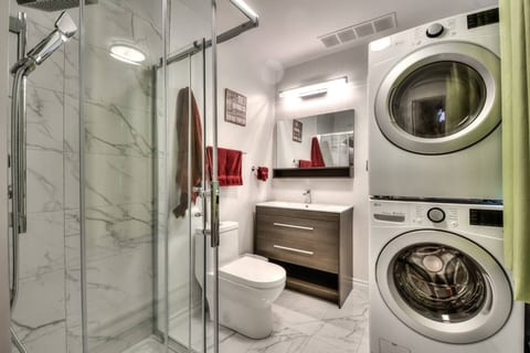 Sleek Downtown 1BR Apt