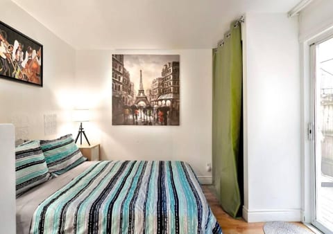 Downtown Suite w/ Deck & Laundry