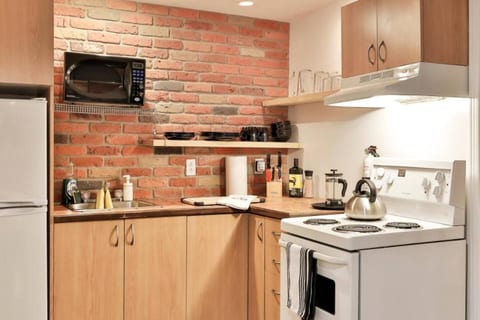 St. Catherine St. 1BD Apt